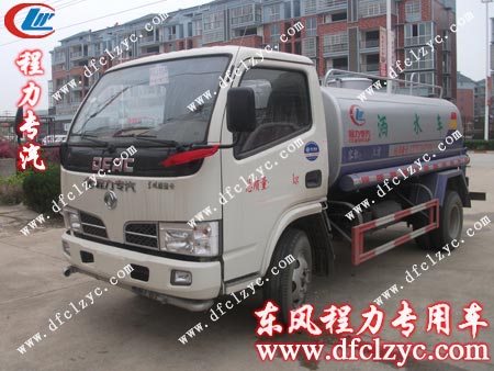 東風福瑞卡灑水車等待驗收