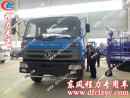 東風(fēng)153多功能綠化灑水車整車造型