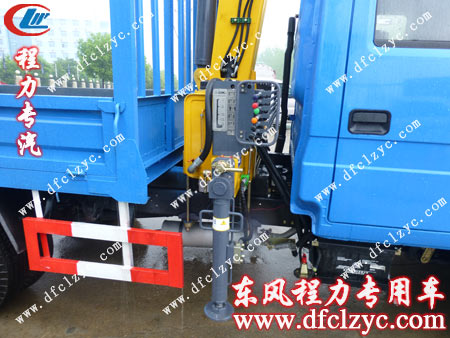 福田2噸三節(jié)直臂隨車吊操作桿和液壓支腿細(xì)節(jié)