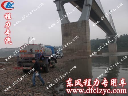 湖北程力東風(fēng)145灑水車工作現(xiàn)場試水測試