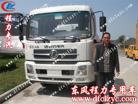 東風(fēng)天錦多功能灑水車(chē)訂購(gòu)人張先生