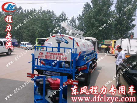 東風(fēng)勁卡吸糞帶灑水車尾部展示