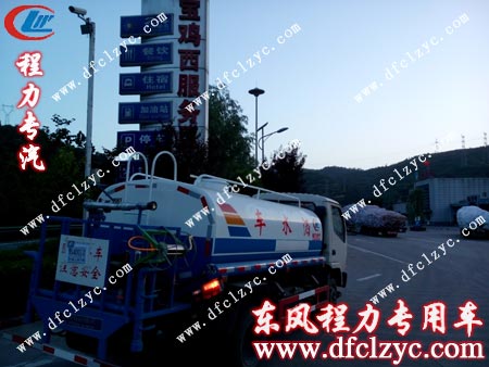 湖北程力東風(fēng)勁卡灑水車路過寶雞 湖北程力東風(fēng)勁卡灑水車路過寶雞