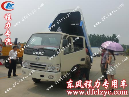 湖北程力客戶來掃路車車間查看 湖北程力客戶來掃路車車間查看