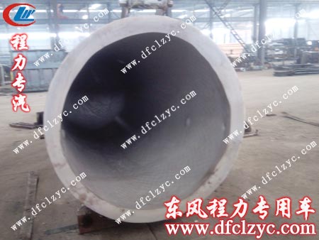 湖北程力吸污帶襯塑車做好襯塑的罐體內(nèi)部照 湖北程力吸污帶襯塑車做好襯塑的罐體內(nèi)部照