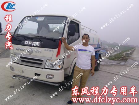 東風(fēng)小霸王灑水車 東風(fēng)小霸王灑水車