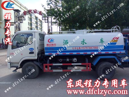 湖北程力東風(fēng)勁卡灑水車到達用戶所在地