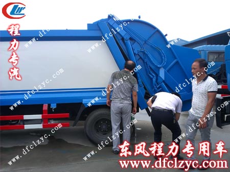 壓縮垃圾車成品車停放區(qū)參觀 壓縮垃圾車成品車停放區(qū)參觀