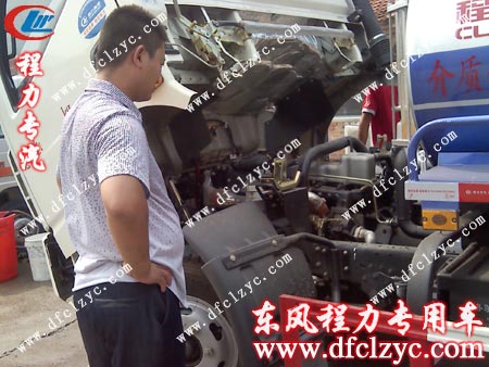 客戶(hù)對(duì)東風(fēng)多利卡吸糞車(chē)發(fā)動(dòng)機(jī)的核對(duì)與檢查