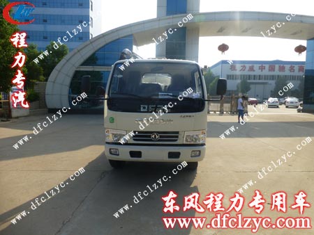 湖北程力東風(fēng)小多利卡吸糞車出廠時留影 湖北程力東風(fēng)小多利卡吸糞車出廠時留影