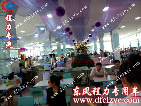 湖北程力司機享受河南理大午餐場景 湖北程力司機享受河南理大午餐場景