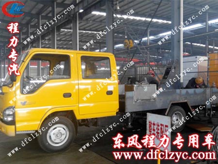 湖北程力車間里五十鈴高空作業(yè)車生產(chǎn)過程