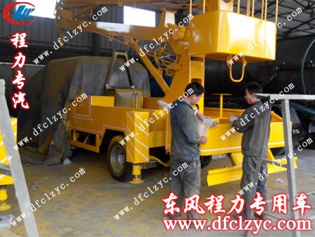 湖北程力車間里五十鈴高空作業(yè)車生產(chǎn)過程