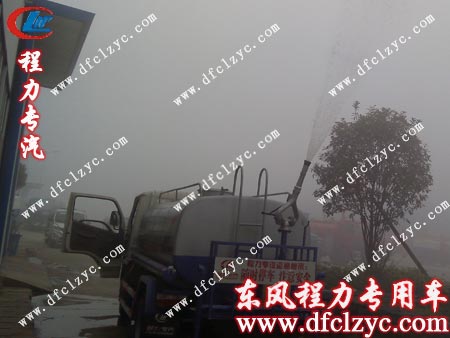 湖北程力東風小霸王灑水車試水場景 湖北程力東風小霸王灑水車試水場景
