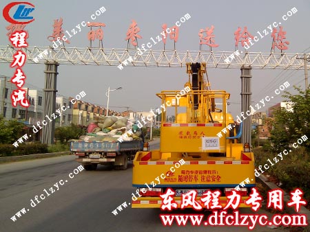 東風多利卡高空作業(yè)車途經湖北棗陽