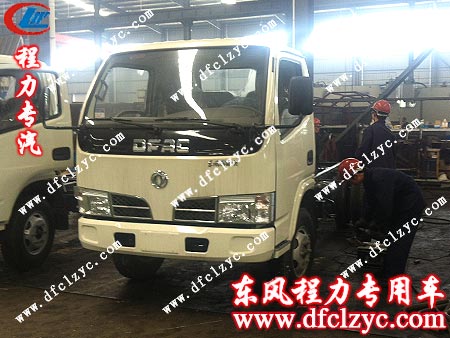 東風(fēng)小多利卡吸污車(chē)底盤(pán)已進(jìn)入車(chē)間開(kāi)始生產(chǎn)