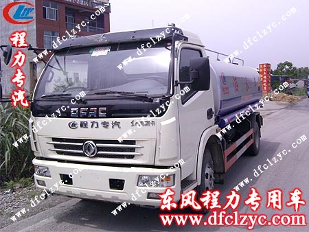 東風(fēng)多利卡灑水車進入湖北通山縣