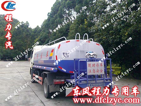 東風(fēng)多利卡灑水車進入江西境內(nèi)