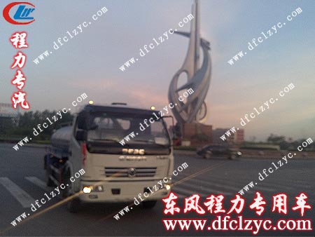 東風多利卡吸糞車到達河北衡水境內(nèi) 東風多利卡吸糞車到達河北衡水境內(nèi)