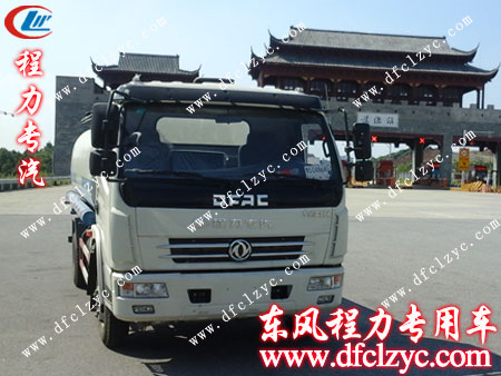 東風(fēng)多利卡運(yùn)水車途徑景德鎮(zhèn) 東風(fēng)多利卡運(yùn)水車途徑景德鎮(zhèn)