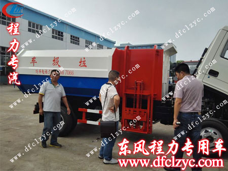 第三輛掛桶式垃圾車走進(jìn)修水 第三輛掛桶式垃圾車走進(jìn)修水