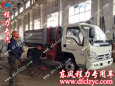 福田3360掛桶式垃圾車掛桶提升機(jī)已經(jīng)安裝完成 福田3360掛桶式垃圾車掛桶提升機(jī)已經(jīng)安裝完成