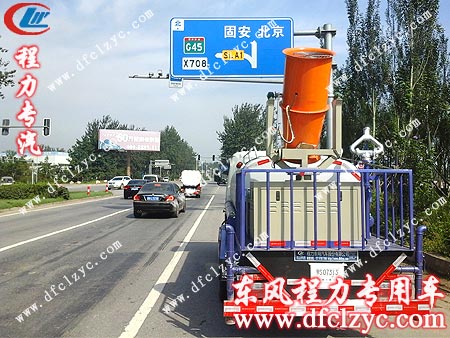 湖北程力東風(fēng)小多利卡多功能噴藥車和福田掛桶式垃圾車即將到達(dá)北京