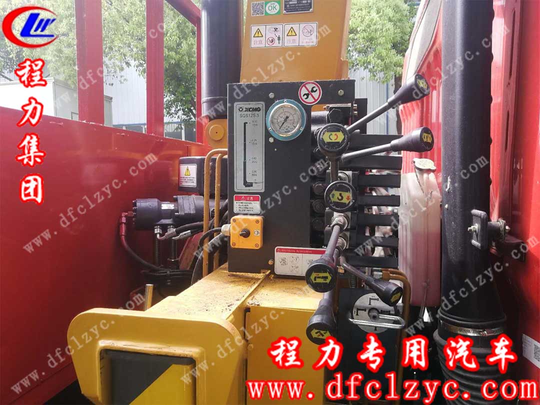 湖北程力東風(fēng)福瑞卡隨車吊細(xì)節(jié)