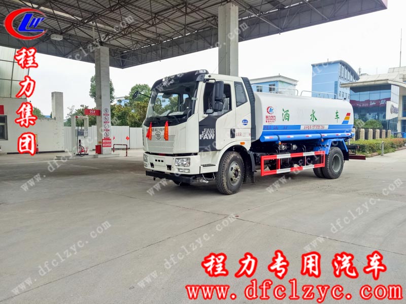 程力用汽車股份有限公司生產(chǎn)的14方解放J6灑水車已于6月29日順利交車 程力用汽車股份有限公司生產(chǎn)的14方解放J6灑水車已于6月29日順利交車