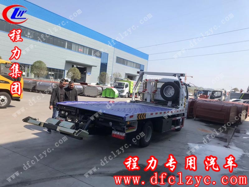 湖北程力集團生產(chǎn)的國六東風(fēng)小多利卡一拖二清障車