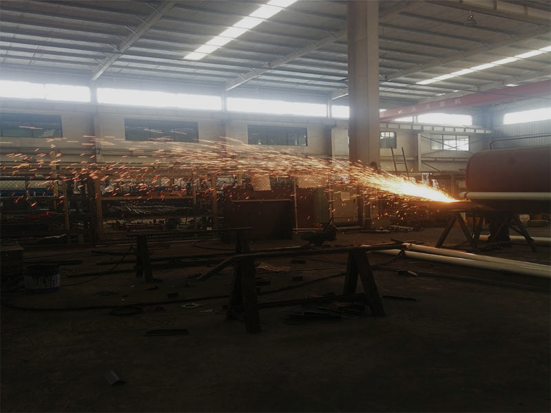 每一輛品質(zhì)過硬的灑水車背后，都要經(jīng)過無數(shù)次煙花的洗禮