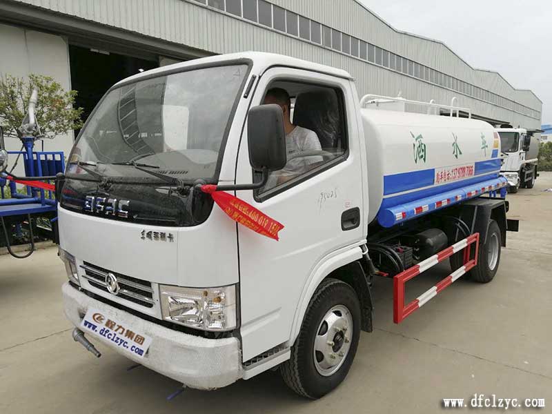 程力專(zhuān)用汽車(chē)股份有限公司生產(chǎn)的國(guó)三5方灑水車(chē)
